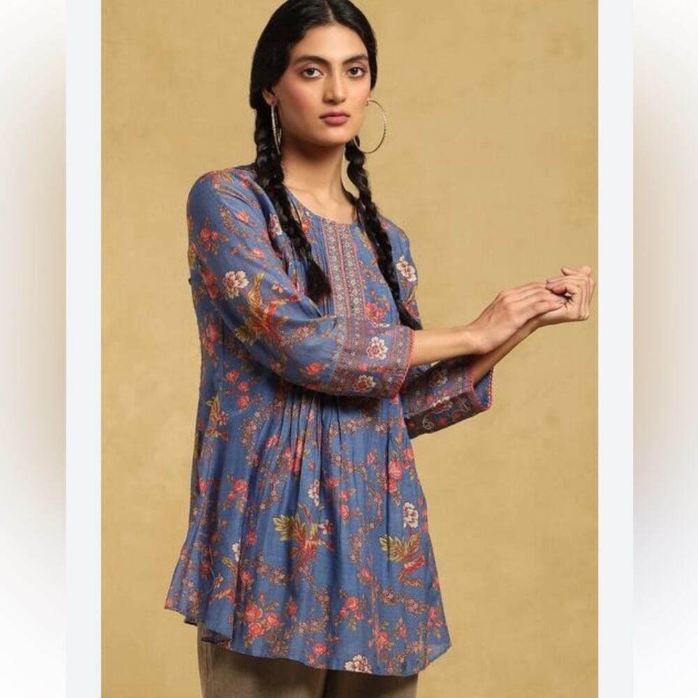 Ritu Kumar Blue Cotton Embroidery Round Neck Botanical Print Pintuck blouse sz S